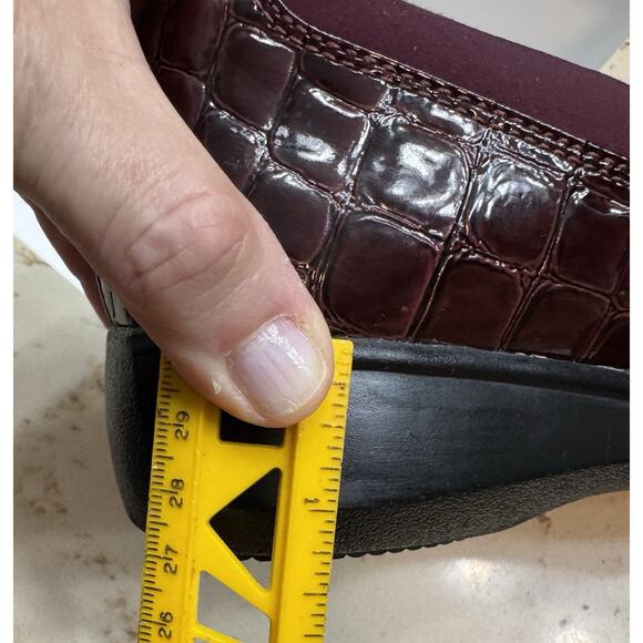 Clarks Collection Women’s Comfort Shoes 10M Wine Fabric Faux Leather Preowned - Picture 9 of 11